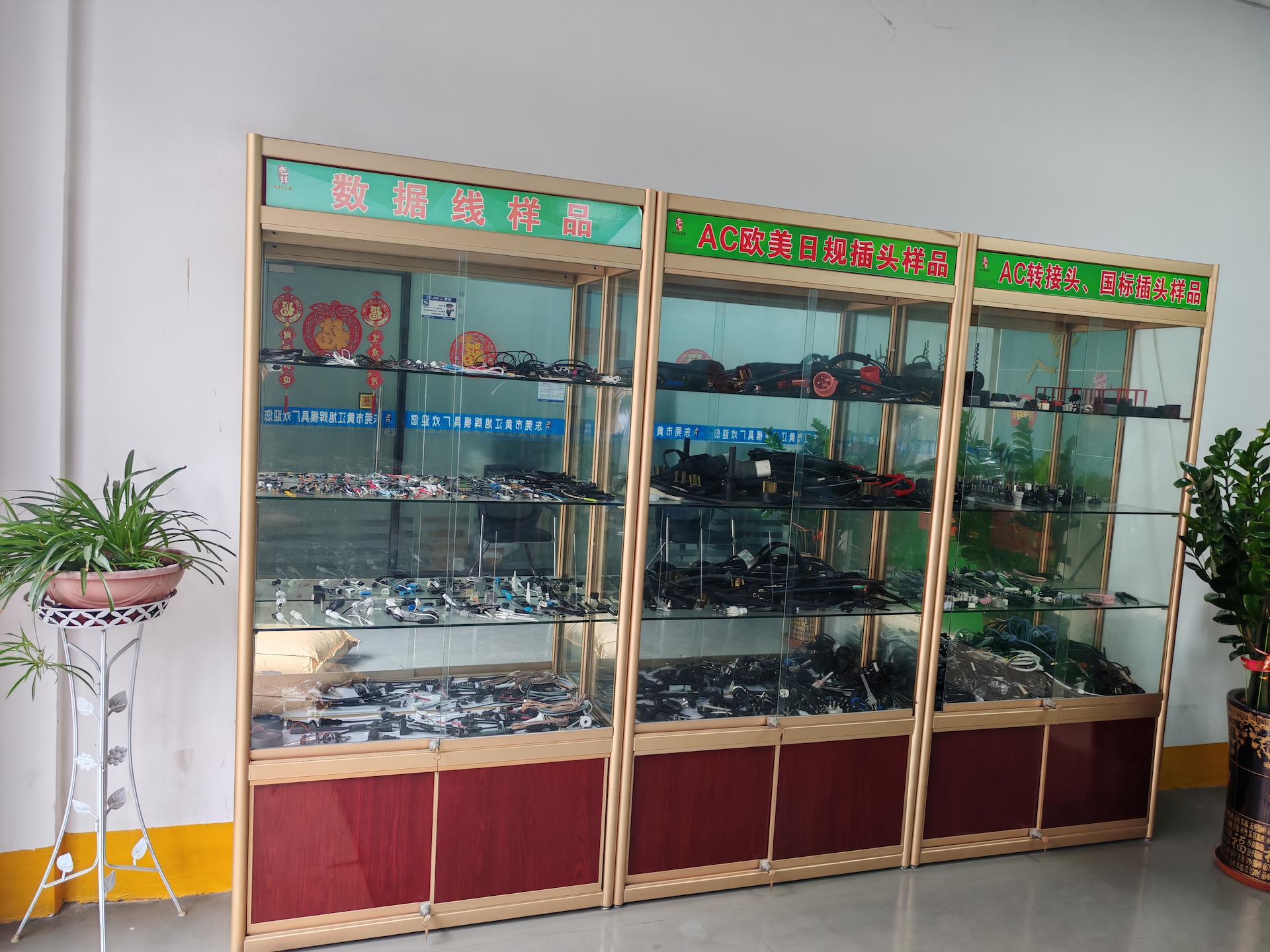  【恭喜】 東莞市黃江旭輝盛模具廠開通移動(dòng)端手機(jī)網(wǎng)站！